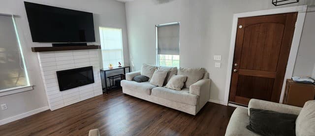 1005  3rd St, Floresville, TX 78114 — photo 2