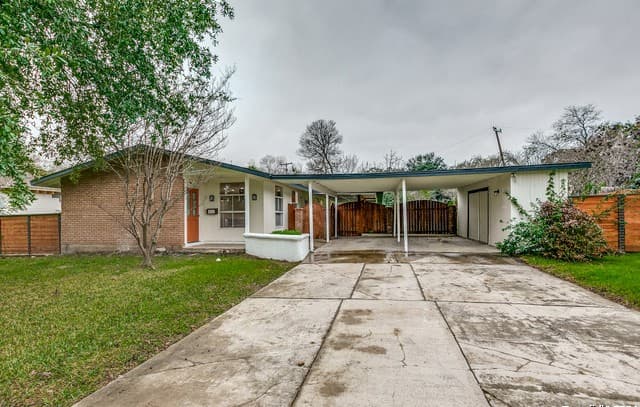 511 E Hathaway Dr