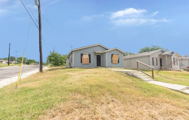 1003  Yucca St, San Antonio, TX 78220 — photo 2