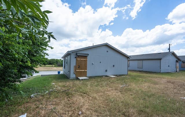 1011  Yucca St, San Antonio, TX 78220 — photo 11