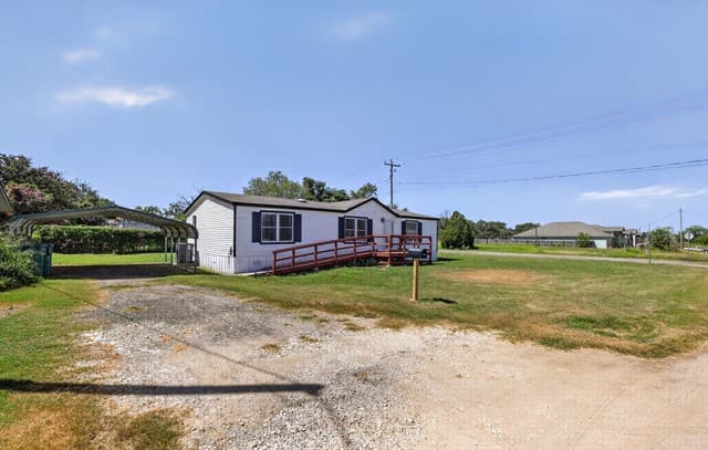 1302  Hickory Street, Jourdanton, TX 78026 — photo 12