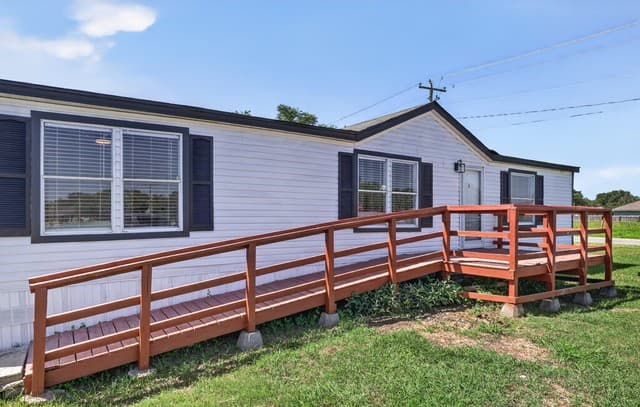 1302  Hickory Street, Jourdanton, TX 78026 — photo 17