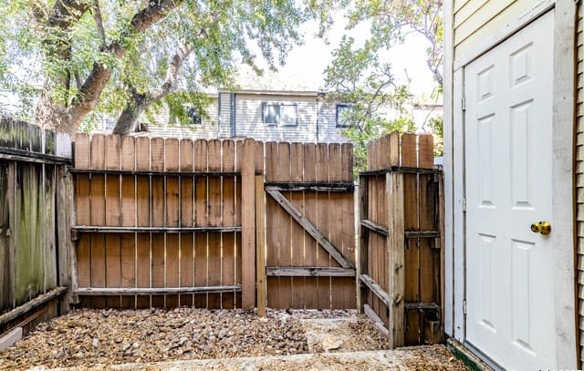 1933  Crossgate Park, San Antonio, TX 78247 — photo 19