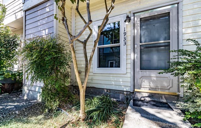 1933  Crossgate Park, San Antonio, TX 78247 — photo 2