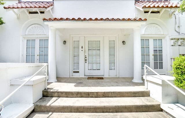 406 E Mulberry