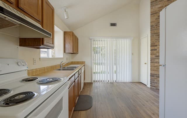 7803  Forest Ranch, Live Oak, TX 78233 — photo 10