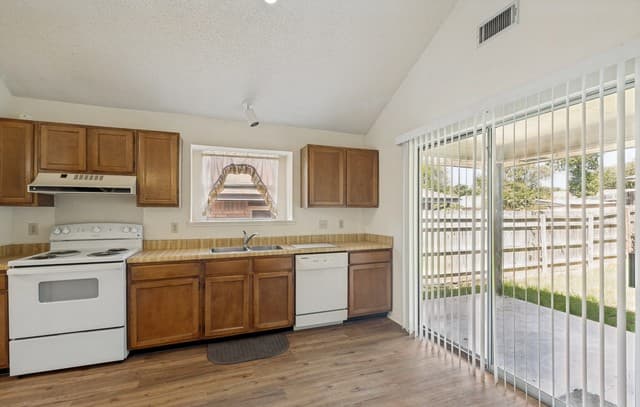 7803  Forest Ranch, Live Oak, TX 78233 — photo 9
