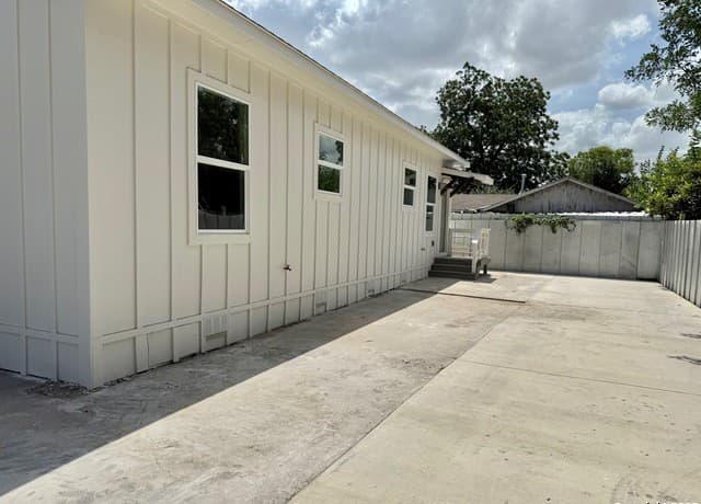 207  Meridian Ave Unit 102, San Antonio, TX 78201 — photo 2