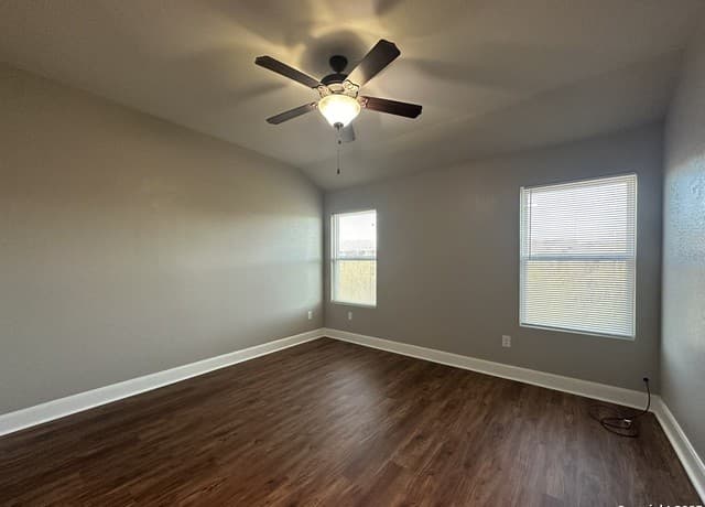 6402  Melanzane Unit 2, San Antonio, TX 78233 — photo 12