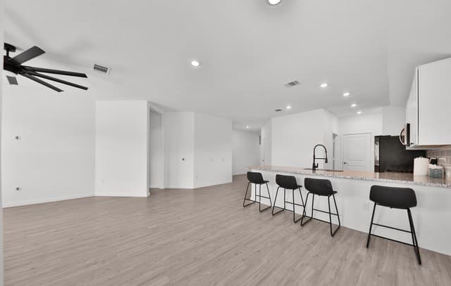 606  Bean Bnd, San Antonio, TX 78221 — photo 11