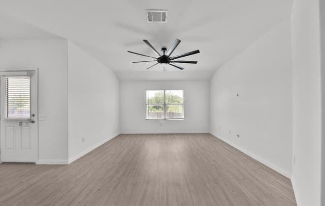 606  Bean Bnd, San Antonio, TX 78221 — photo 13
