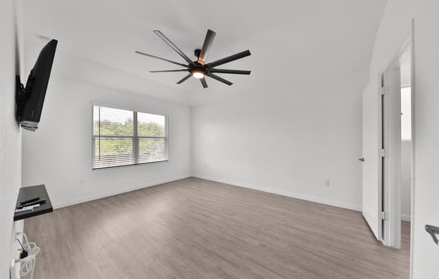 606  Bean Bnd, San Antonio, TX 78221 — photo 14