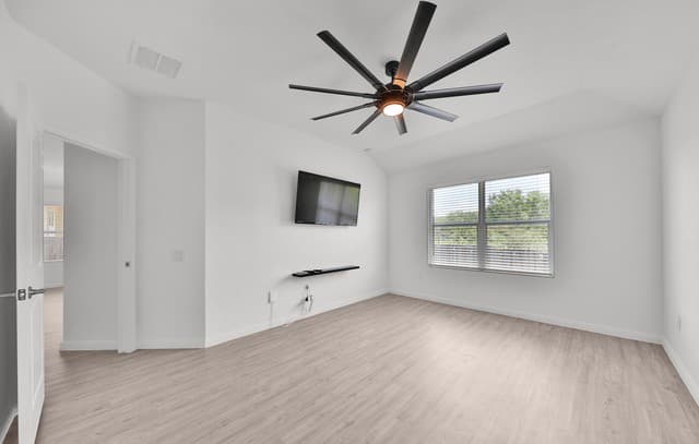 606  Bean Bnd, San Antonio, TX 78221 — photo 15