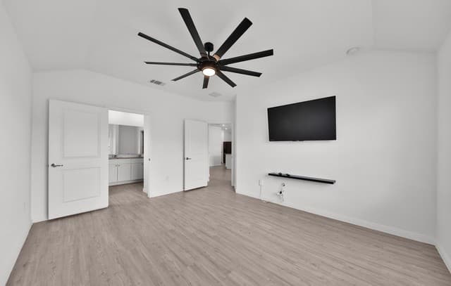606  Bean Bnd, San Antonio, TX 78221 — photo 16