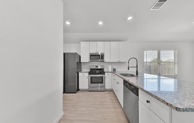 606  Bean Bnd, San Antonio, TX 78221 — photo 5