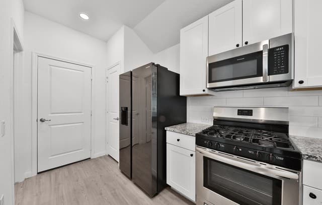 606  Bean Bnd, San Antonio, TX 78221 — photo 6