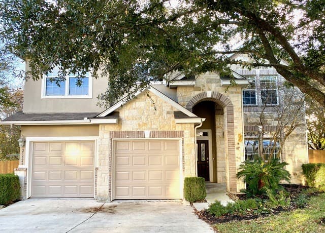 21526  La Pena Dr