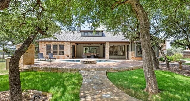 110 Western Oaks
