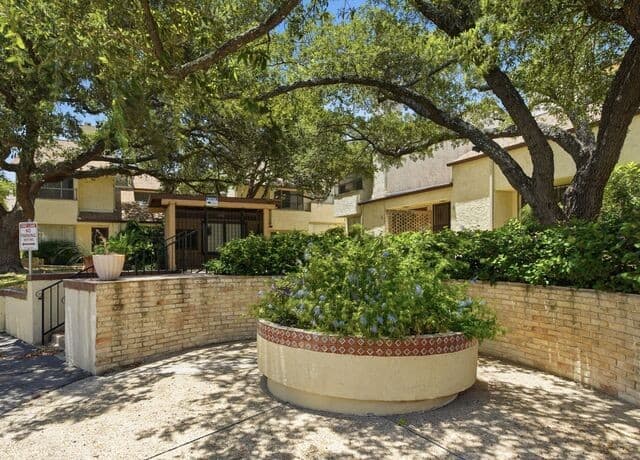 7123  Thrush View Lane Unit 32, San Antonio, TX 78209 — photo 4