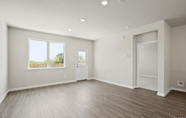 8806  Black Oak Drive, Elmendorf, TX 78112 — photo 11