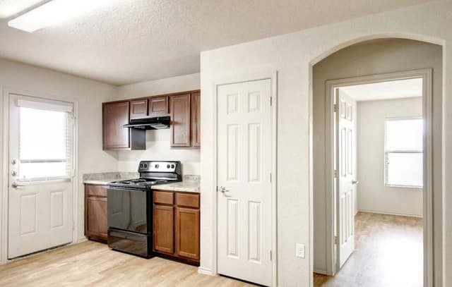 7522  Whispine, San Antonio, TX 78218 — photo 2