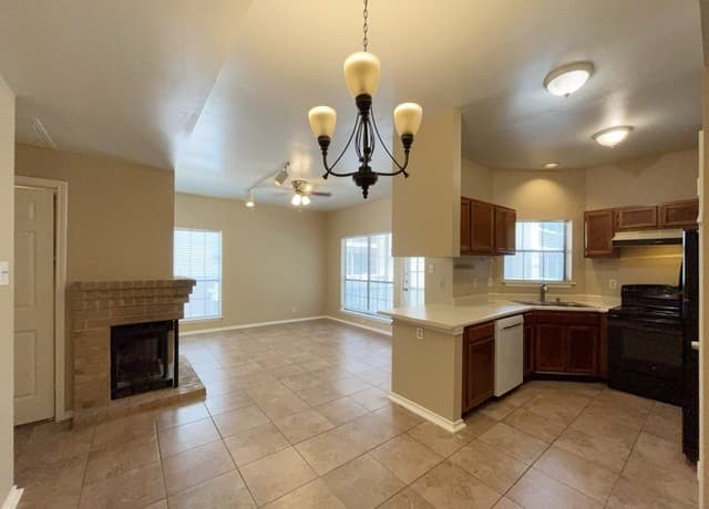 8655  Datapoint Drive Unit 801, San Antonio, TX 78229 — photo 12