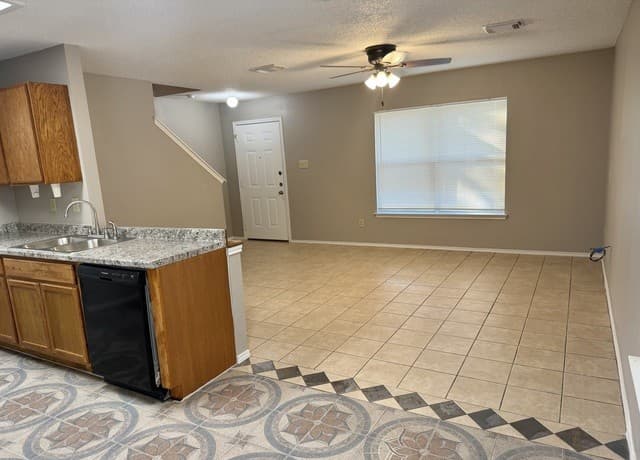 10158  Bastrop Crk, San Antonio, TX 78245 — photo 4