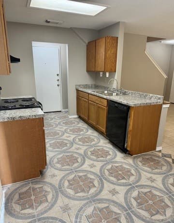 10158  Bastrop Crk, San Antonio, TX 78245 — photo 5