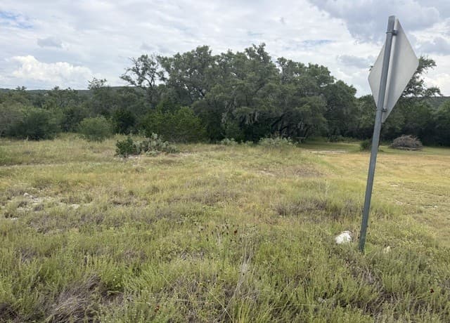 187  Private Road 1712, Mico, TX 78056 — photo 2