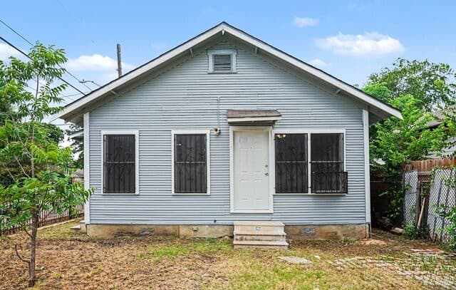 2035 S Trinity St