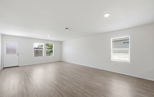 12055  Links Pkwy, San Antonio, TX 78221 — photo 4