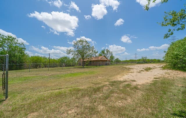 8540  Real Rd, San Antonio, TX 78263 — photo 10