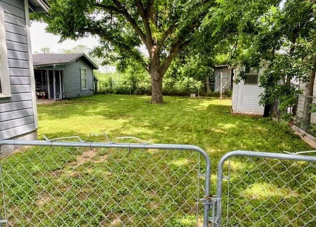 111  Zuehl, Schertz, TX 78154 — photo 2
