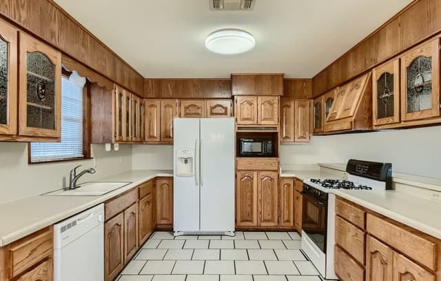 3210  Nantucket Dr, San Antonio, TX 78230 — photo 4