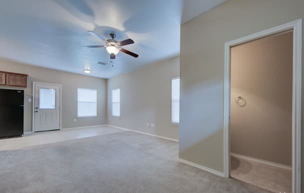 5439  Bright Run, San Antonio, TX 78240 — photo 4