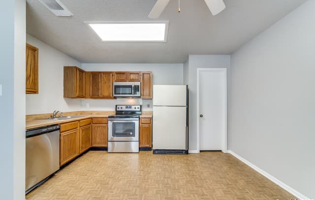 7359  Corian Park, San Antonio, TX 78249 — photo 10