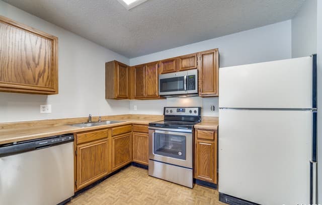 7359  Corian Park, San Antonio, TX 78249 — photo 9