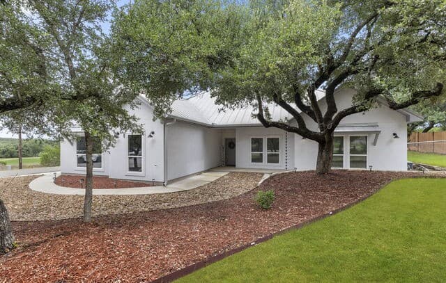 116 Clemente Zapata, Blanco, TX 78606