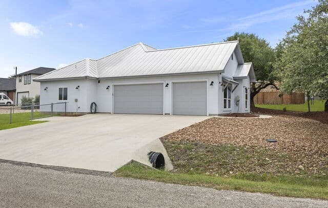 116  Clemente Zapata, Blanco, TX 78606 — photo 3