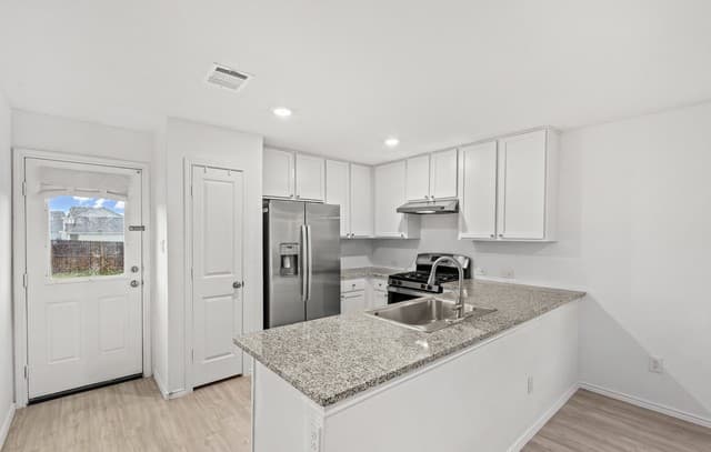 7030  Tides Trail, San Antonio, TX 78252 — photo 8