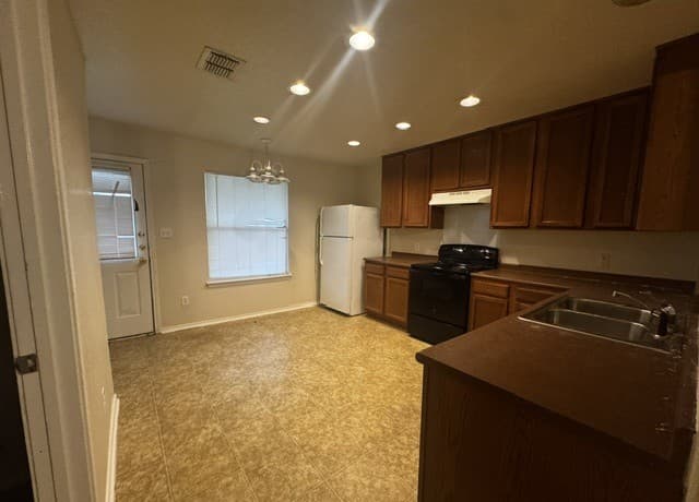 3614  Dunlap Flds, Converse, TX 78109 — photo 3