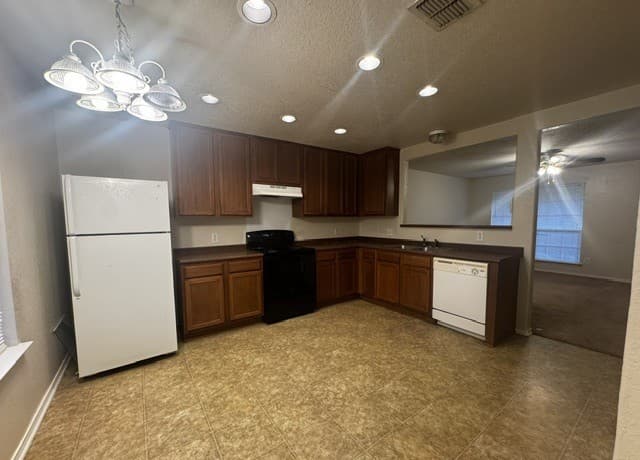3614  Dunlap Flds, Converse, TX 78109 — photo 4