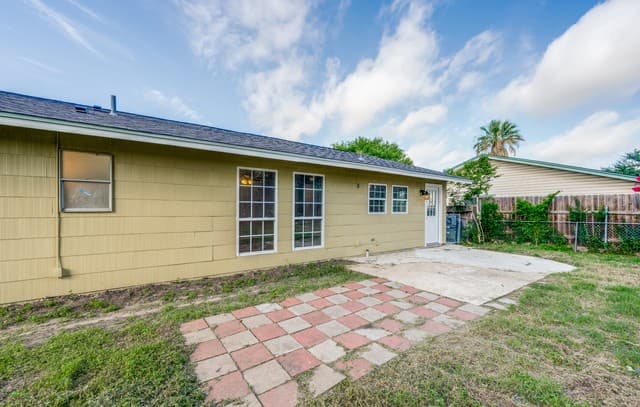 5611  Green Manor St, San Antonio, TX 78223 — photo 12
