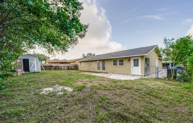 5611  Green Manor St, San Antonio, TX 78223 — photo 13