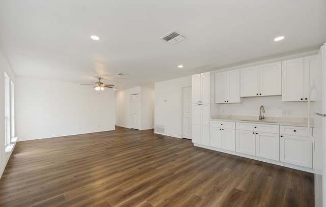 5611  Green Manor St, San Antonio, TX 78223 — photo 4