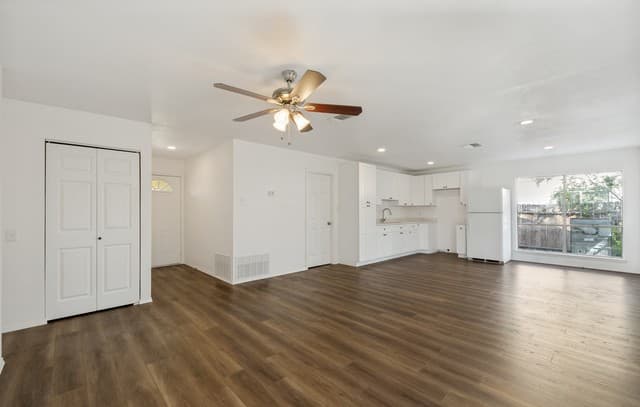 5611  Green Manor St, San Antonio, TX 78223 — photo 5