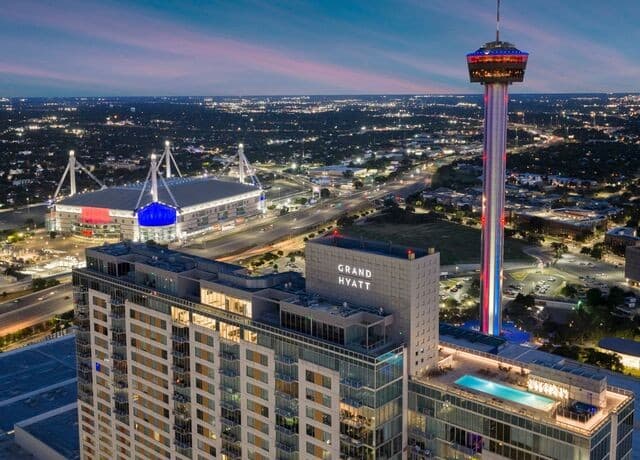610 E Market Unit UNIT 3304