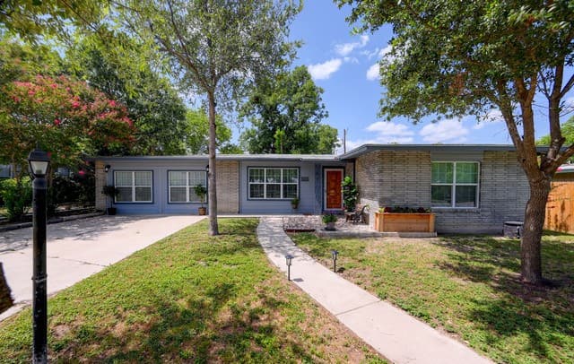 651 Shadywood