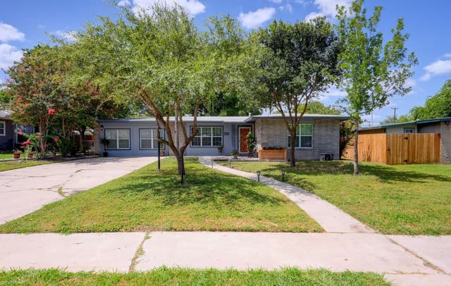 651  Shadywood, San Antonio, TX 78216 — photo 2