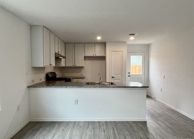 10015  Kersey Ml, San Antonio, TX 78224 — photo 12